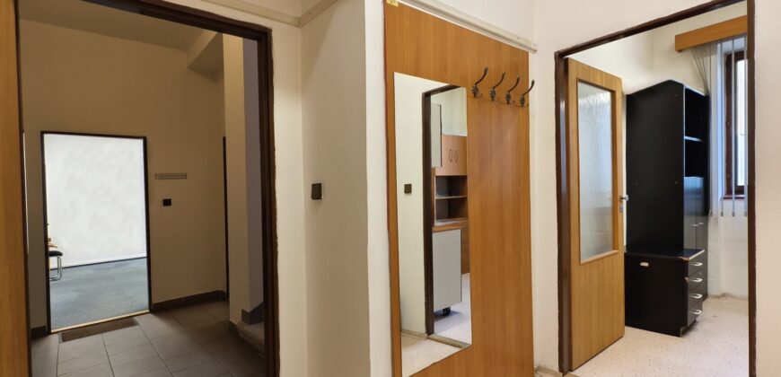 Pronájem kanceláře 45 m² Na Roudné, Plzeň – Severní Předměstí 13 000 Kč/měsíc (289 Kč/m²)