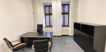 Pronájem kanceláře 45 m² Na Roudné, Plzeň – Severní Předměstí 13 000 Kč/měsíc (289 Kč/m²)