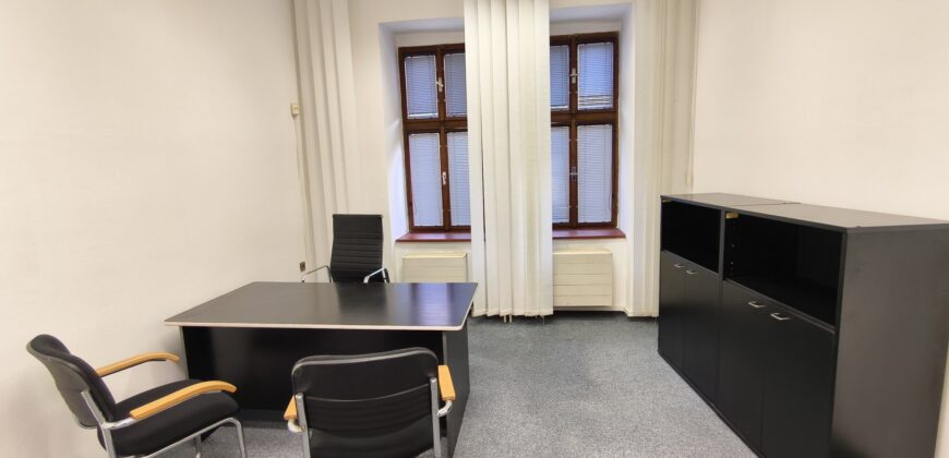 Pronájem kanceláře 45 m² Na Roudné, Plzeň – Severní Předměstí 13 000 Kč/měsíc (289 Kč/m²)