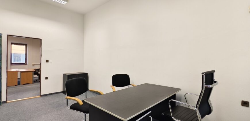 Pronájem kanceláře 45 m² Na Roudné, Plzeň – Severní Předměstí 13 000 Kč/měsíc (289 Kč/m²)